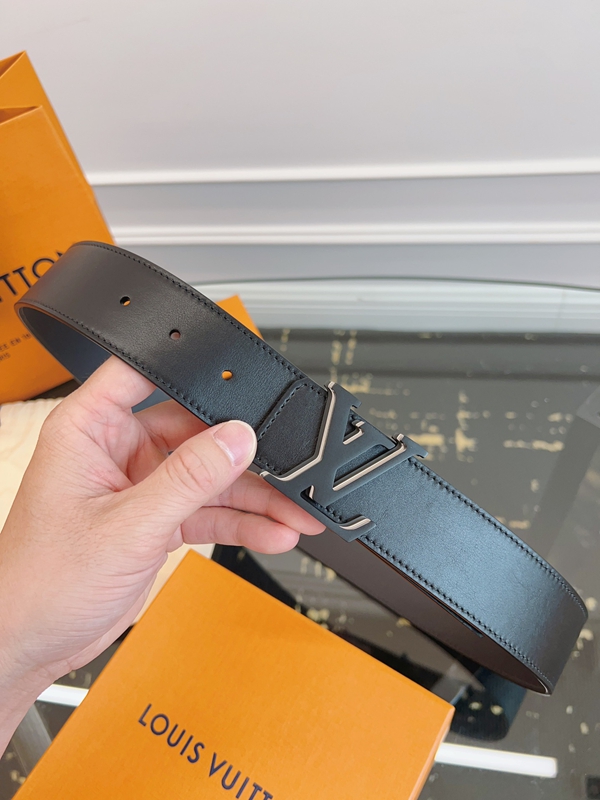 ルイヴィトンベルト正面デザイン